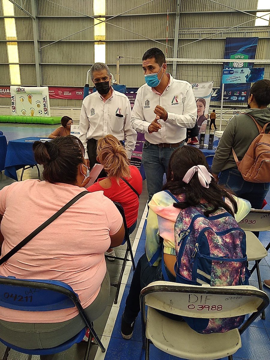 LorenaAlfaroG's tweet photo. El equipo de @DIFIrapuato en coordinación con #ProximidadCiudadana y @IrapuatoSalud llevaron una brigada de servicios a las instalaciones de #COMUDAJ donde brindaron: atención médica y dental a personas que son parte de colectivos de búsqueda.
#QueNadieSeQuedeAtrás https://t.co/OgxLHEl4qn