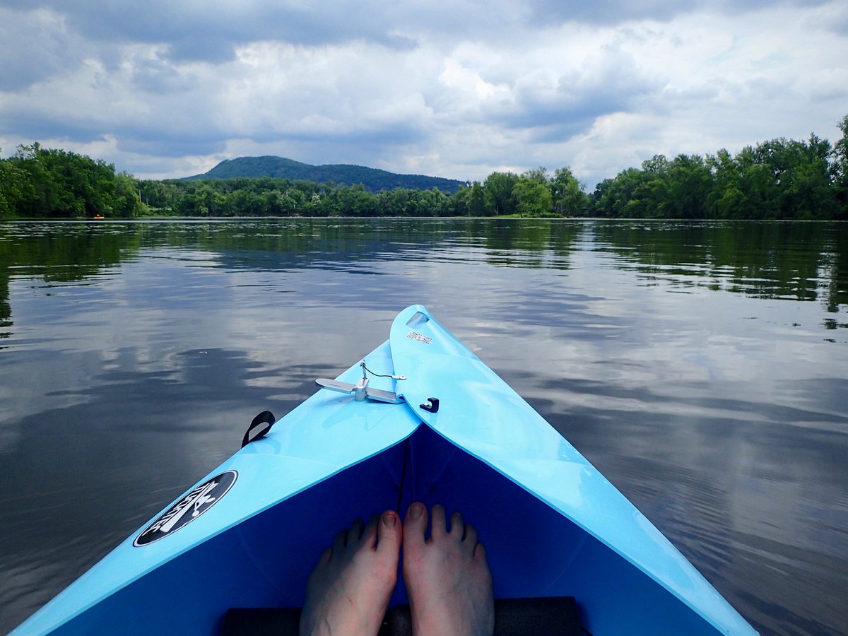 AnjuliGlobal's tweet photo. Drifting through some dreamy time on a lake. 🚣🏼‍♂️ #tucktek #kayak #outdoors https://t.co/m3DhZ1s4bC