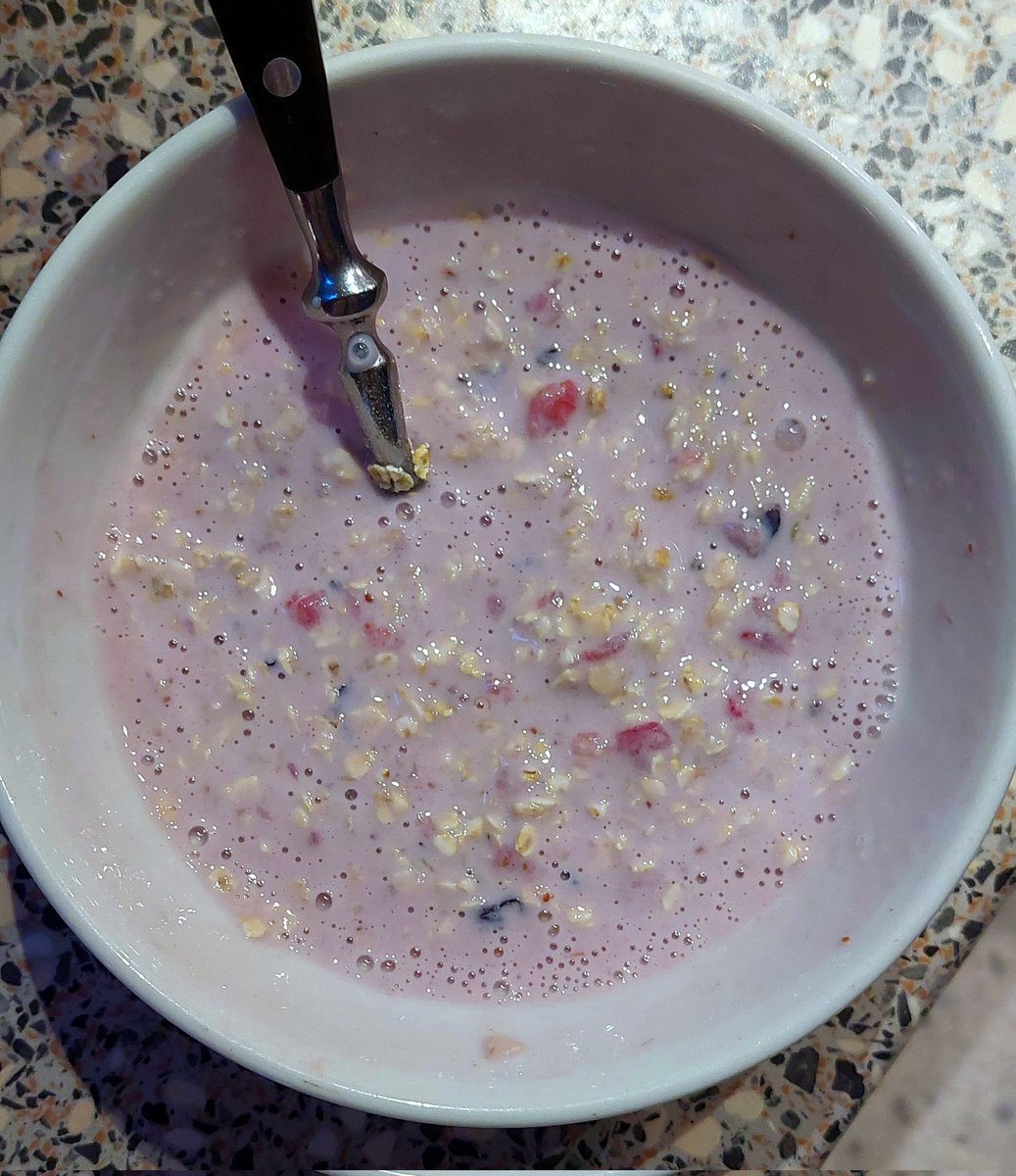 making overnight oats,, why is it so beautiful