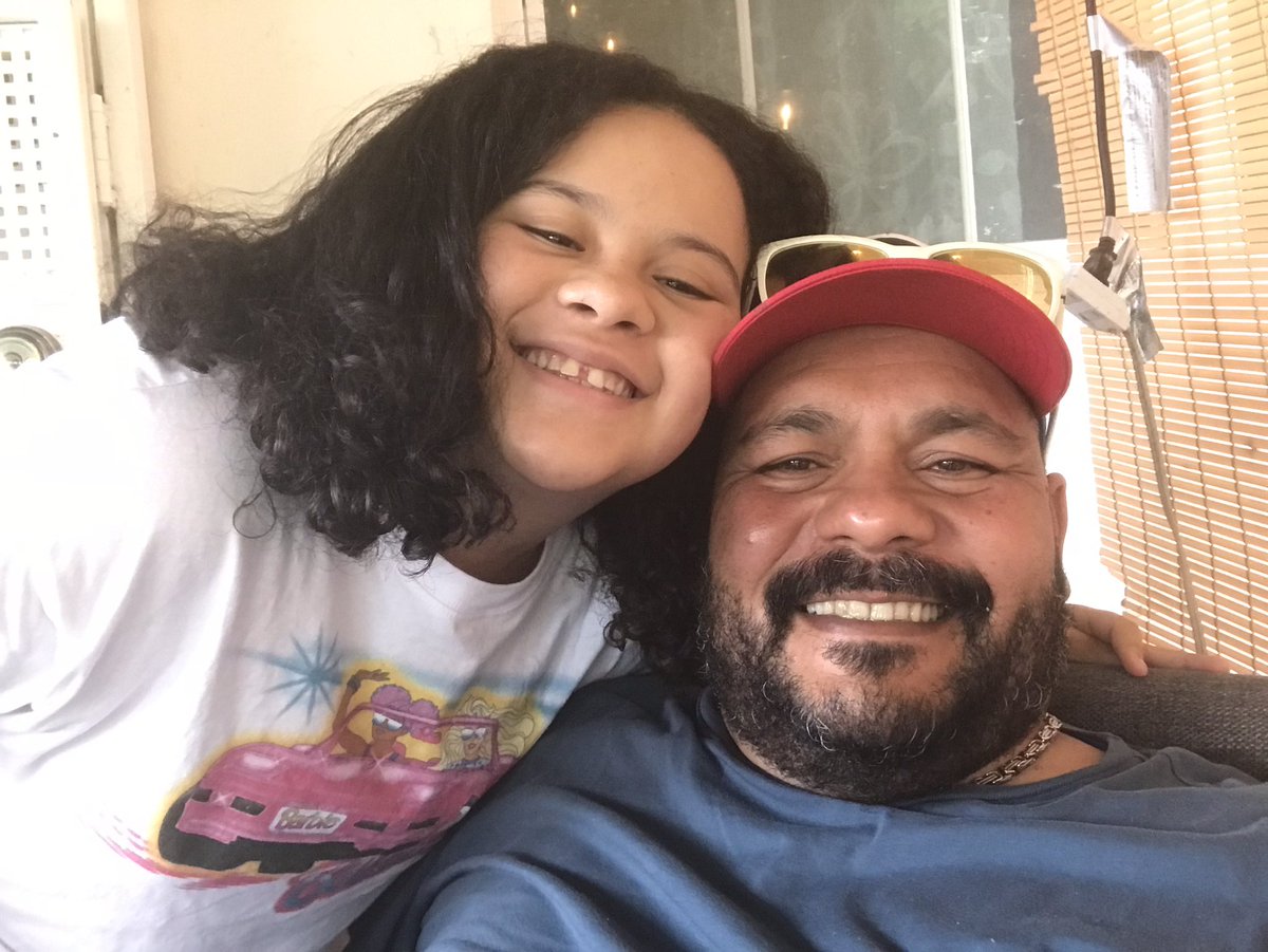 erilab's tweet photo. Selfie con la jefa!!!
#lanenadepapi https://t.co/vT01A4mBkQ