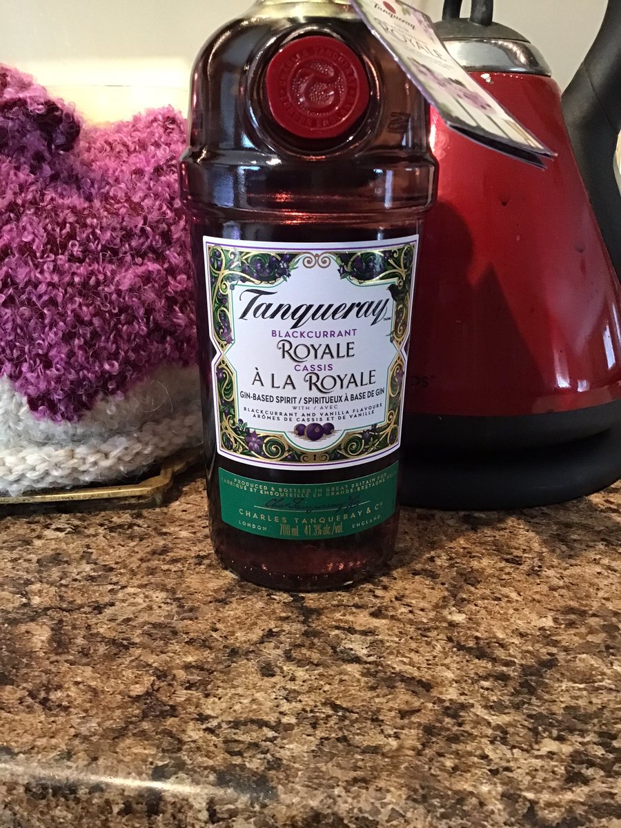 rouquinne's tweet photo. #GinNetwork - this is DELICIOUS! 😋🍸 Over ice with sparkling water, it’s going to be my new summer drink. https://t.co/oOs049N7rC