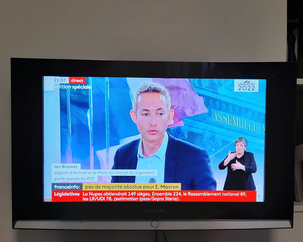 Bravo à <a href="/franceinfo/">franceinfo</a> TV, canal 27, seule chaîne TV à faire une traduction simultanée en #LSF de la #SoiréeElectorale2022 
#accessibilité #citoyenneté #23millionsdevoix 
<a href="/CelineBoeuf/">Boeuf Céline et CelineBoeuf@piaille.fr</a> <a href="/vjule1/">Vincent Julé</a> <a href="/LesSourdsDoues/">Les Sourds-Doués</a> <a href="/Sourdline/">Sourdline</a> <a href="/SignesdeSens/">Signes de Sens</a> <a href="/UnHandicap/">Un Handicapé</a> <a href="/ElixLSF/">Elix</a>