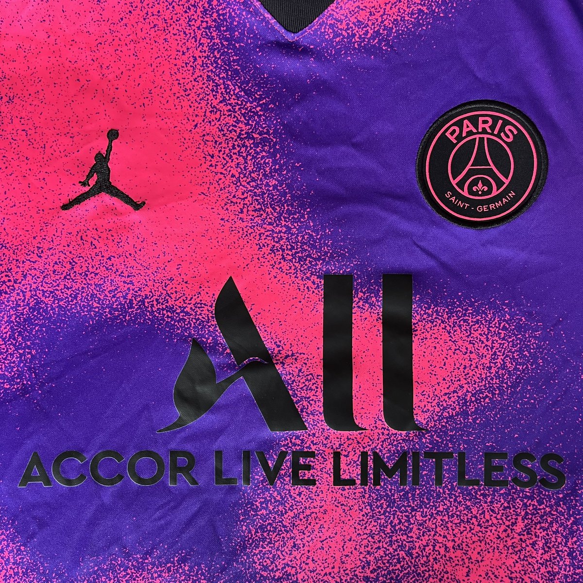 FootShirtAndy's tweet photo. FOR SALE 💜💕💜💕💜💕

PSG X Jordan 20/21 4th Shirt ⚽️🏀

- Size Medium 👕 
- Perfect condition 💫 

£45 + postage 🚐📦 https://t.co/RiuwMXbCKB