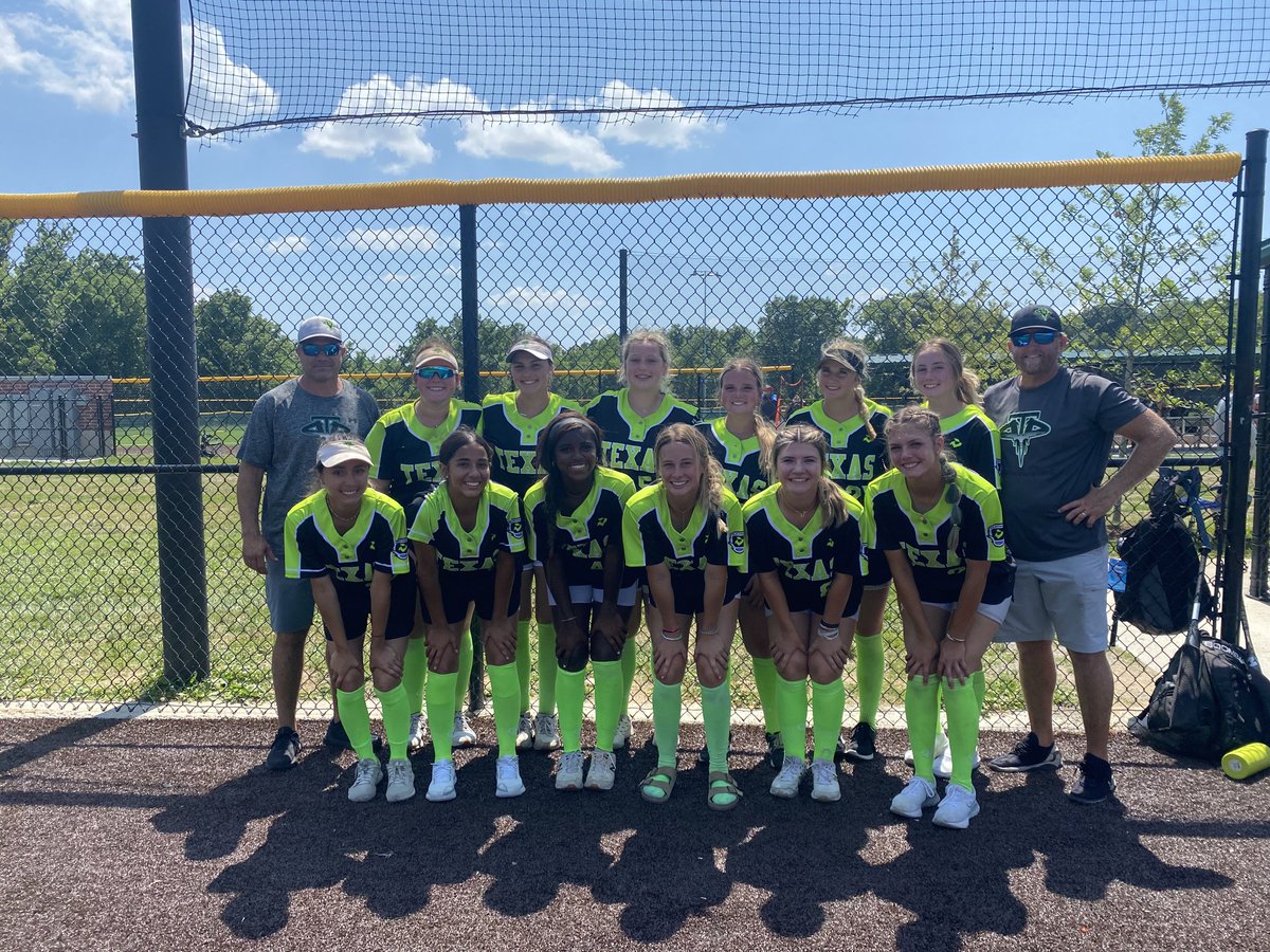 18UTDD's tweet photo. Made it to the Final FOUR out of 52 teams! Divas go 9-0 at the Top Gun Invitational before having to catch flights back to Texas! These girls fought through heat like CHAMPS! Next up OKC Top Club! @TopGunEvents @RachDuty @JdChandler78 @KenThomas74 @ExtraInningSB #TGi2022 #GoHard https://t.co/W3Fqr8WDT1
