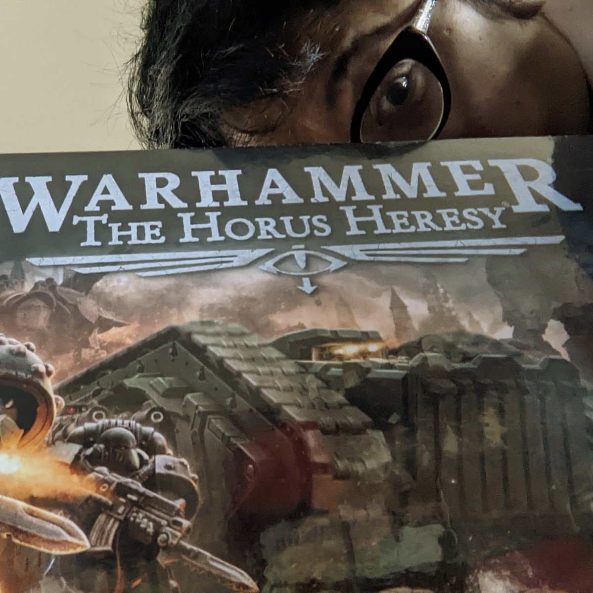 thatterigirl's tweet photo. This box is kinda big, innit? 

Can you guess what legion I'll be playing? 

(I'm SOOOOO excited. Thinking I  low-key want to film some lore videos. Maybe do TikTok?) #horusheresy #warhamner #30k https://t.co/805rXKLx4j