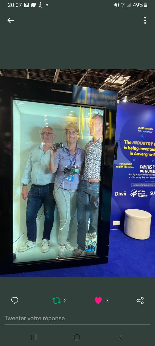 VeroniqueVacher's tweet photo. L'expérience incroyable de l'hologramme de #Fosfor du #5GLAB @5GLAB_JP et de #Diwii #EcoleDesMines au @CampusRegion de Lyon Charbonnière
 Présentation du #StaterKit5G ! https://t.co/L2aGEiG1Ja