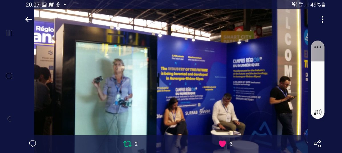VeroniqueVacher's tweet photo. L'expérience incroyable de l'hologramme de #Fosfor du #5GLAB @5GLAB_JP et de #Diwii #EcoleDesMines au @CampusRegion de Lyon Charbonnière
 Présentation du #StaterKit5G ! https://t.co/L2aGEiG1Ja