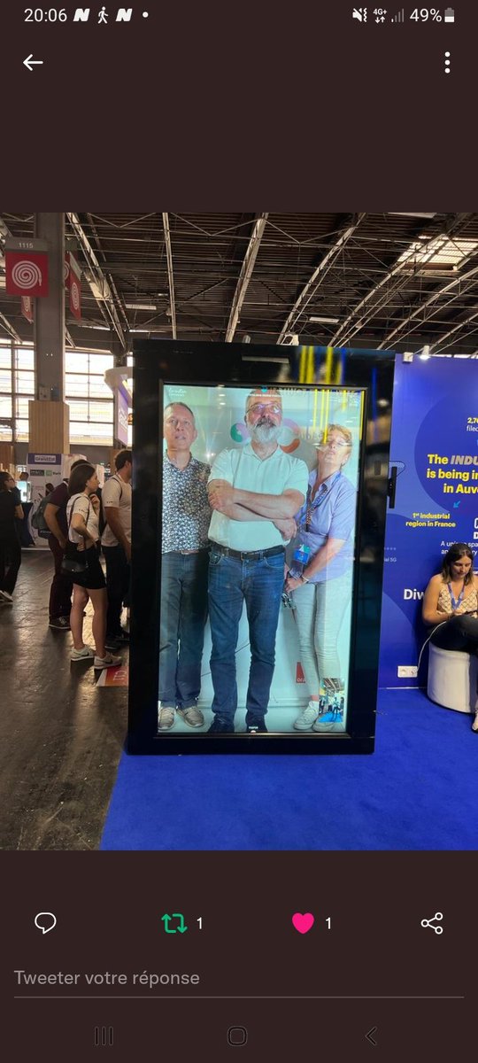 VeroniqueVacher's tweet photo. L'expérience incroyable de l'hologramme de #Fosfor du #5GLAB @5GLAB_JP et de #Diwii #EcoleDesMines au @CampusRegion de Lyon Charbonnière
 Présentation du #StaterKit5G ! https://t.co/L2aGEiG1Ja