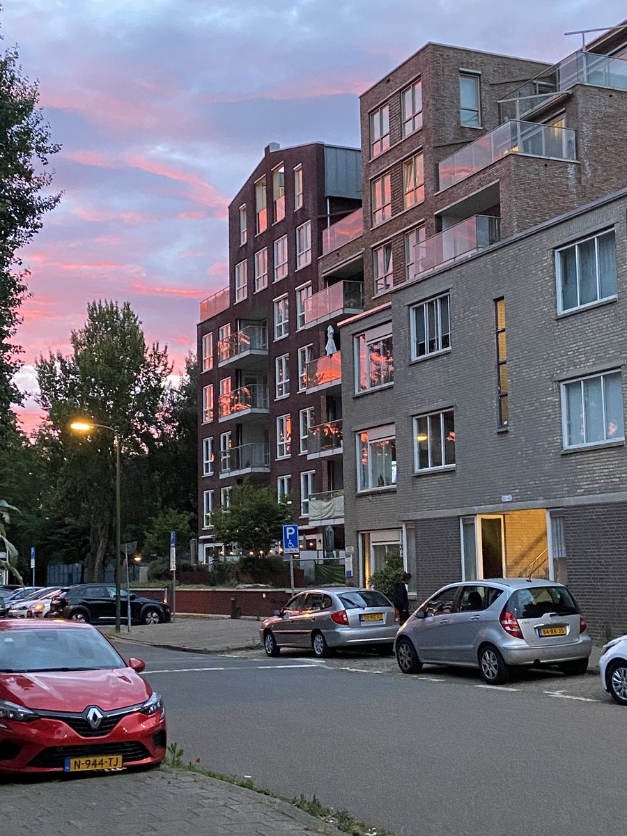 pjer2021's tweet photo. Een reflectie kan ook mooi zijn. We moeten toch zuiniger op de natuur zijn!! https://t.co/kwngLnsF6N