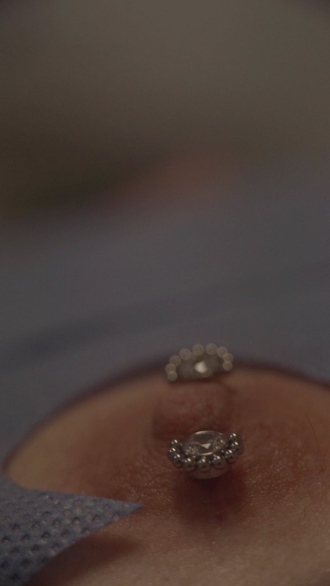 MikePiercing's tweet photo. Olhem essa perfeição 😍 piercings nos mamilos ! https://t.co/yiYBLTshEy