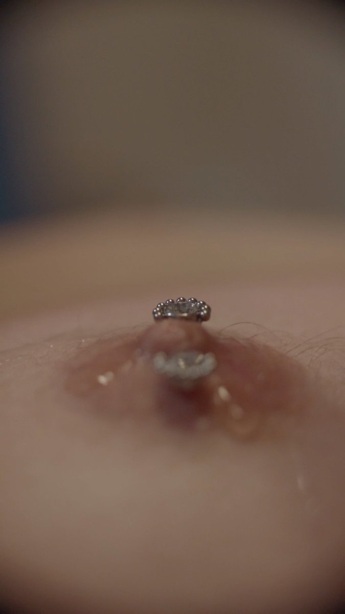 MikePiercing's tweet photo. Olhem essa perfeição 😍 piercings nos mamilos ! https://t.co/yiYBLTshEy