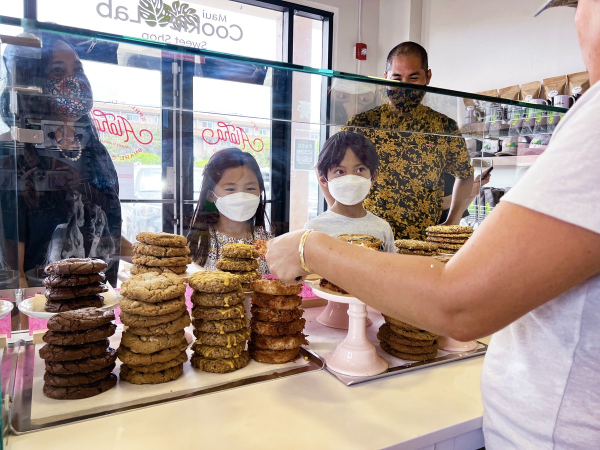 MauiCookieLab's tweet photo. Happy #FathersDay to all of the amazing fathers and father figures! Mahalo for all that you do! 🍪💙 https://t.co/4DUBpuWAvS