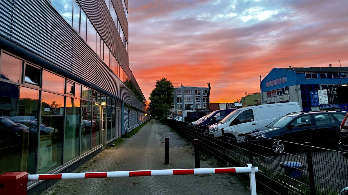 #Sunset #Noord ⁦<a href="/AmsterdamNL/">Gemeente Amsterdam</a>⁩ ⁦<a href="/parool/">Het Parool</a>⁩ #deverbroederij #Hamerkwartier