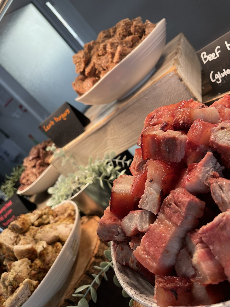 Friday was definitely the night to be selling @BenCreesButcher BBQ packs here @QueensTaunton great night showcasing our butcher @HolroydHowe @HhRgulley @NathanSimms17