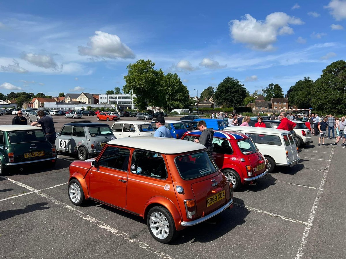 EastAnglianJob's tweet photo. We have neglected Twitter, apologies! #NMOC has been out supporting the #BuryMC Val Butcher memorial run to Southwold today. Love day out! #MiniFamily #Mini #ClassicMini #ModernMini #EAJob https://t.co/zmtGzpf3YK