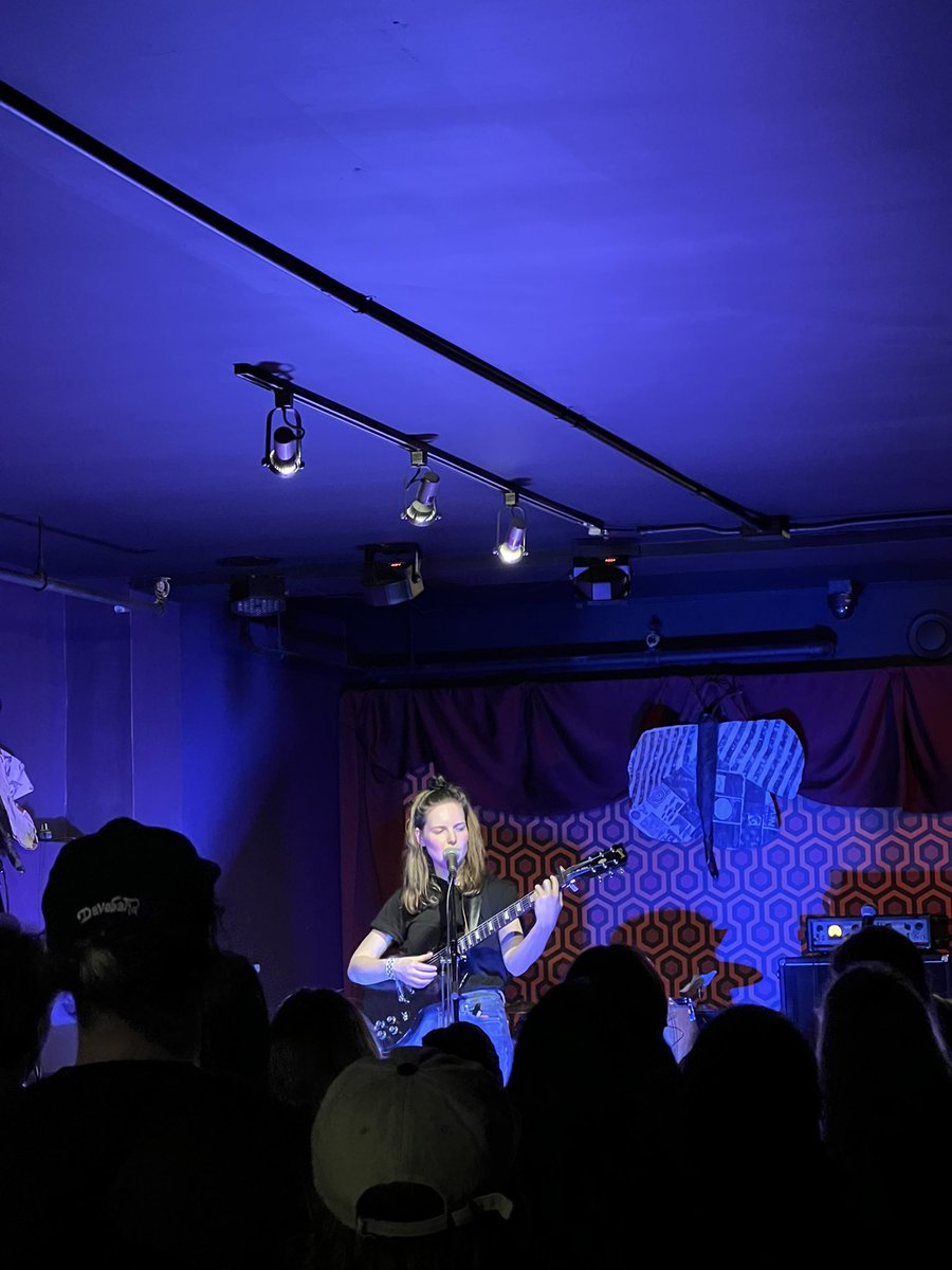 Pony Girl tweet media