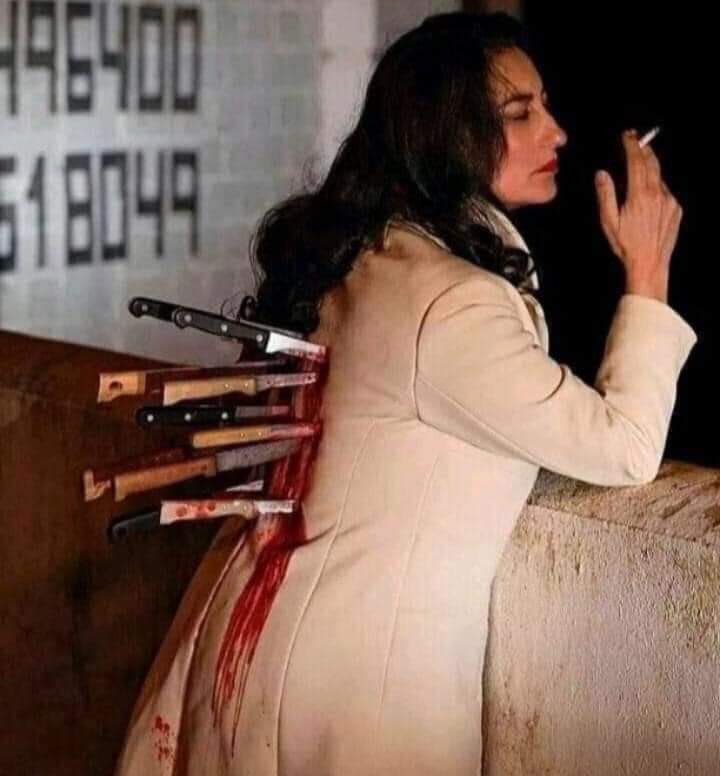 Ninaonchain_'s tweet photo. Levei muita facada nas costas pra aprender que minha única amiga sou eu!!.. https://t.co/Af21GxAzfh