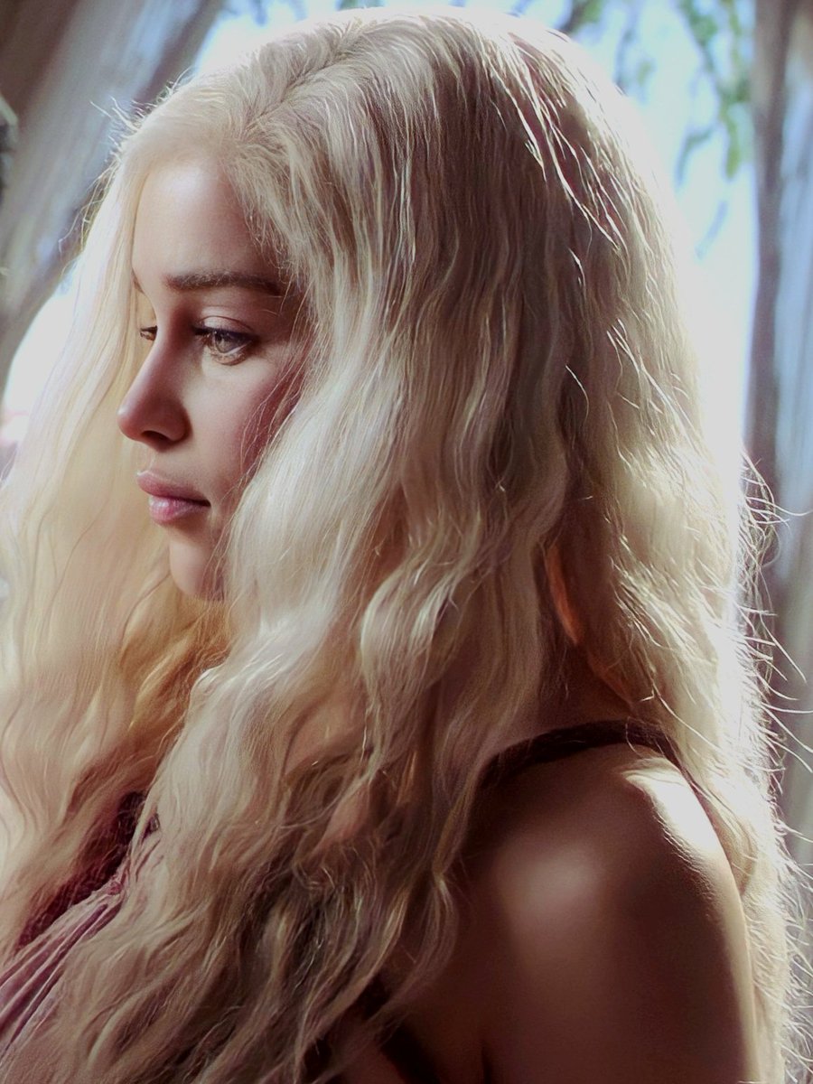 JonDanyTarg's tweet photo. Beauty
Daenerys 

That side profile is just... pure perfection https://t.co/vtwDgbwLiz