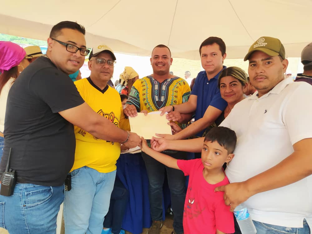 CallaoConcejo1's tweet photo. Desde el sector Caratal dónde se jugó fútbol por primera vez en Venezuela por aportar 502 firmas para que el 17 agosto sea decretado a nivel Nacional día del CALIPSO. Una fecha de gran importancia para los callaoenses ya que celebramos el natalicio de la NEGRA ISIDORA. https://t.co/uHV1B8S7d3