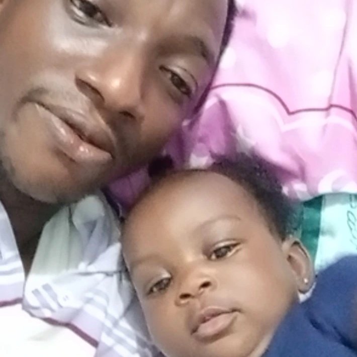 solbasstrend's tweet photo. JUST Checking WhatsApp statuses tonight. The ones wey no post their fathers' pictures on their WhatsApp status hope say Dem get father? If to say dem get, abi dem too busy to post their daddies ni. Abi dem dey hold fights with dem fathers. #HappyFathersDay #solbasstrend https://t.co/AJBWIP0fjI
