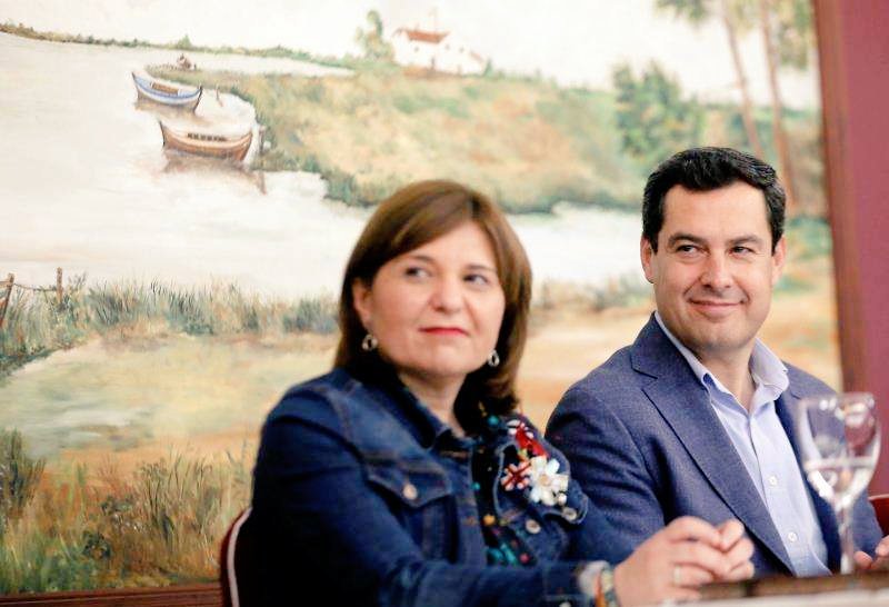 isabelbonig's tweet photo. Querido @JuanMa_Moreno, ¡enhorabuena! Por ser cómo eres y no cambiar cuando estás en la política. Esa política positiva, moderada y útil para los andaluces. Eres alguien imprescindible, inspirador, que siempre he tenido a mi lado y que hoy me hace sentir tan y tan feliz. 💚 https://t.co/3coCNOuKO7