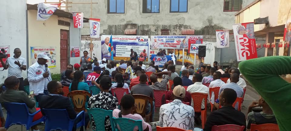 BobelabiR's tweet photo. Le #Crdon Nat adjoint du Recrutement implant @AMutwameme,ds sa casquette de pdt de fondation,travaille sans faiblir pr le recrutemt et la fidélisation des nveaux venus   contribuant ainsi à redynamiser le parti ds son volet recrutemt.#Bravo #SG @BillyKambale1 5⭐pr ce vent  nveau https://t.co/1eVOAIfCil