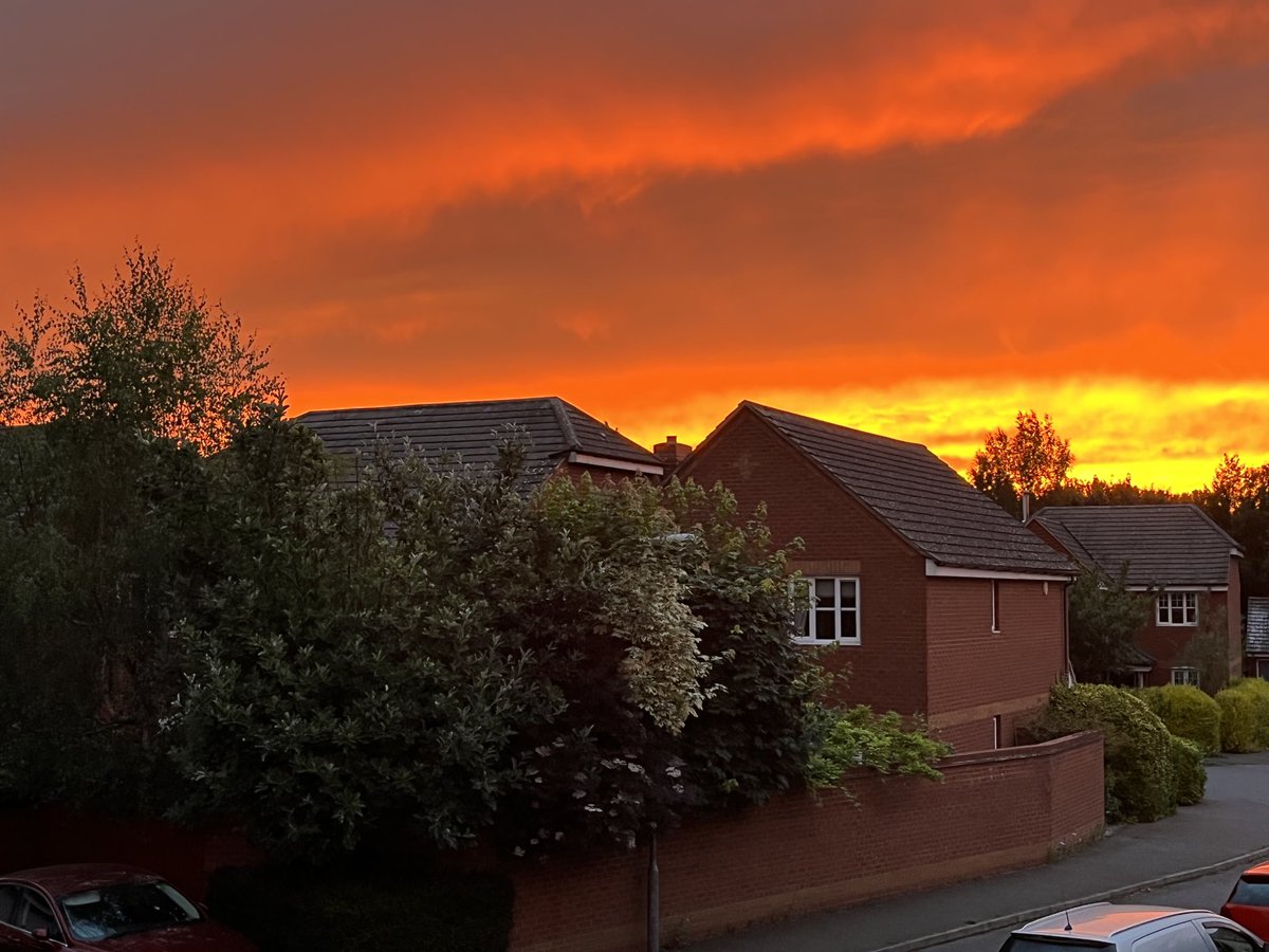 StefanoFachechi's tweet photo. Beautiful sunset this evening #Duxford ⁦@itvweather⁩ ⁦@itvanglia⁩ ⁦@ChrisPage90⁩ #cambridgeshire https://t.co/TJnXQeIVUQ