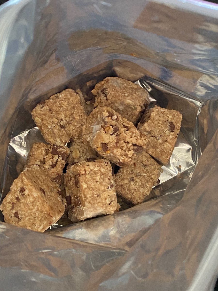 chubbyemu's tweet photo. had some cookies 🍪 for lunch today

tasted a mothball-like odor waft into my nose as I was eating

"huh, that's weird"

not feeling well a few hours later

look into bag and realize that mothball taste was white fuzzy mold all over the cookies 😳

this is it. good bye everyone😢 https://t.co/DTNl30tOsu