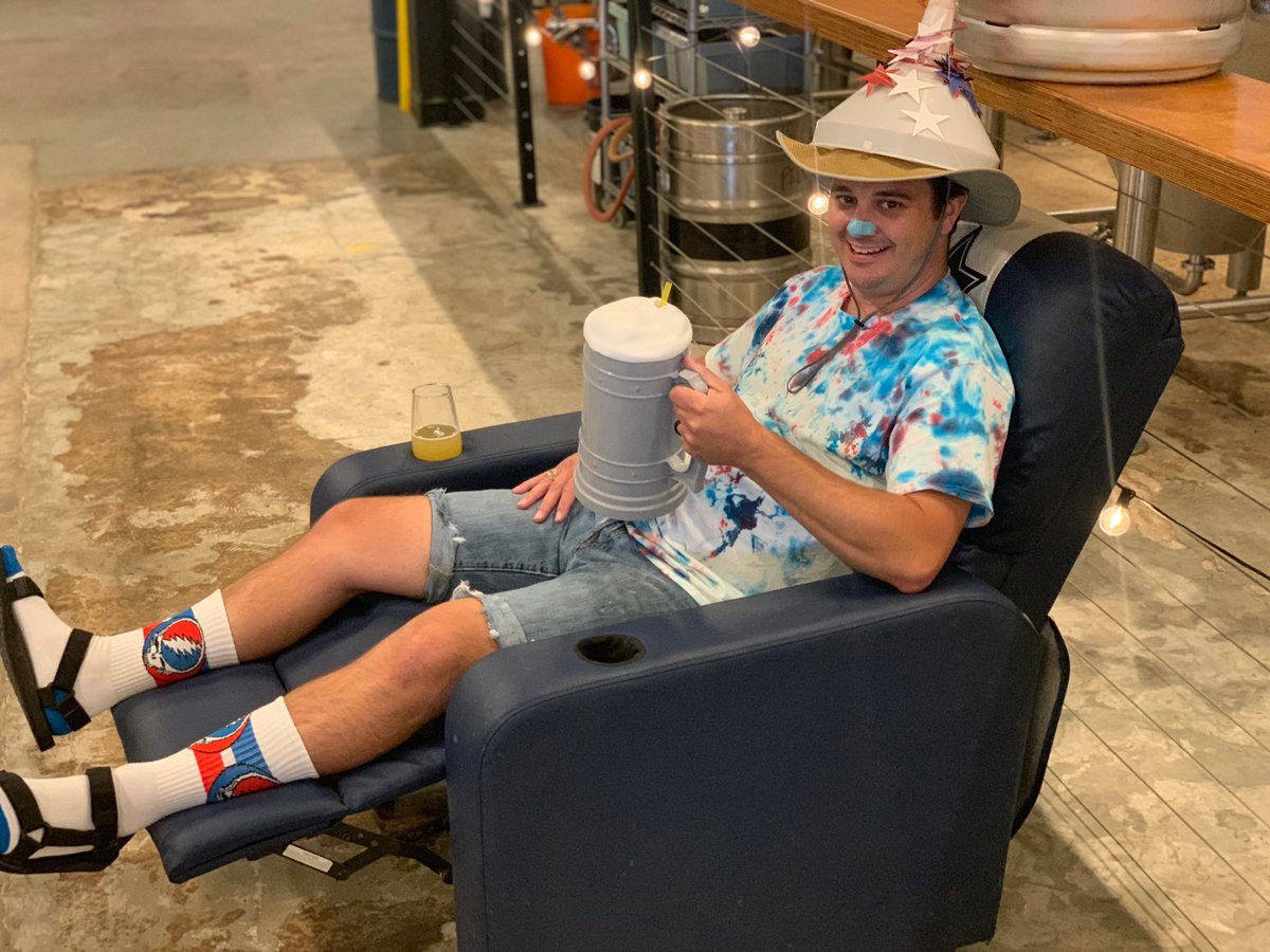 NeedlePuck's tweet photo. Update: I won the 60-second dad joke stand-up competition and was awarded this “throne” and chalice of beer. https://t.co/lFC9y9h3TY
