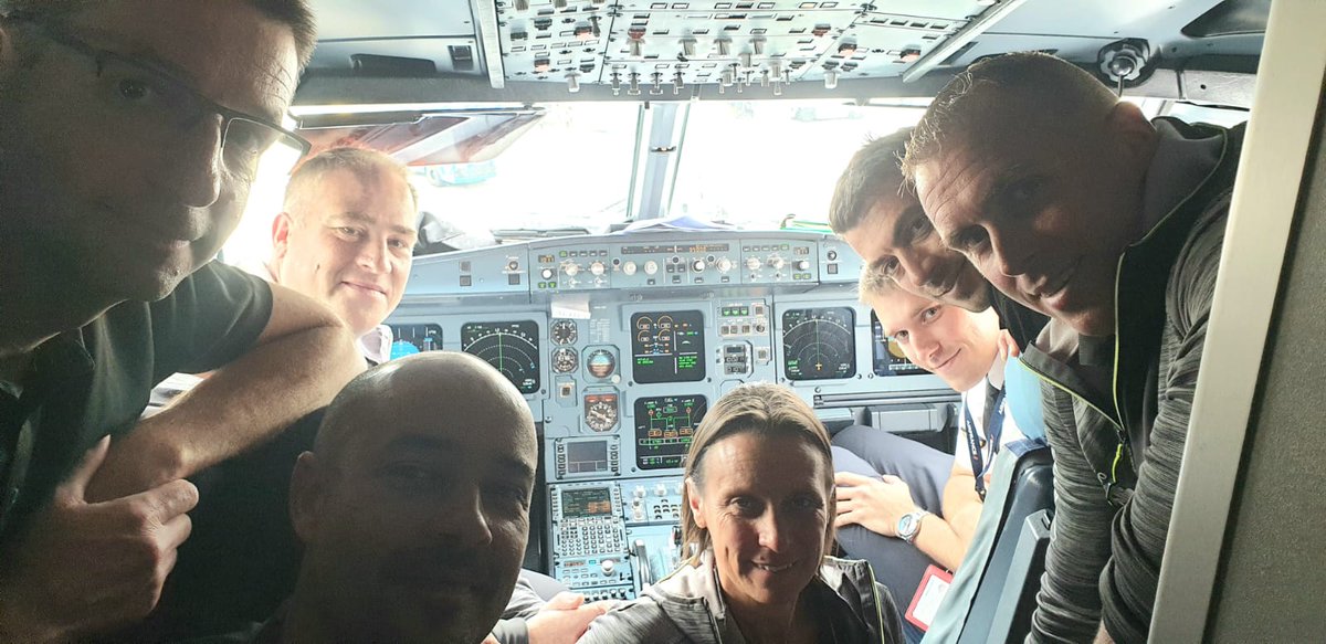 jerome54876144's tweet image. [Engagement citoyen] Merci à Guillaume,  co @pilotes_af chez @airfrance et sapeur-pompier volontaire à @VilleDePornic d'avoir transporté l'équipe Secours Routier de son @SDIS44, équipe partant disputer le challenge @HolmatroRescue à #intershultz Super vol !!