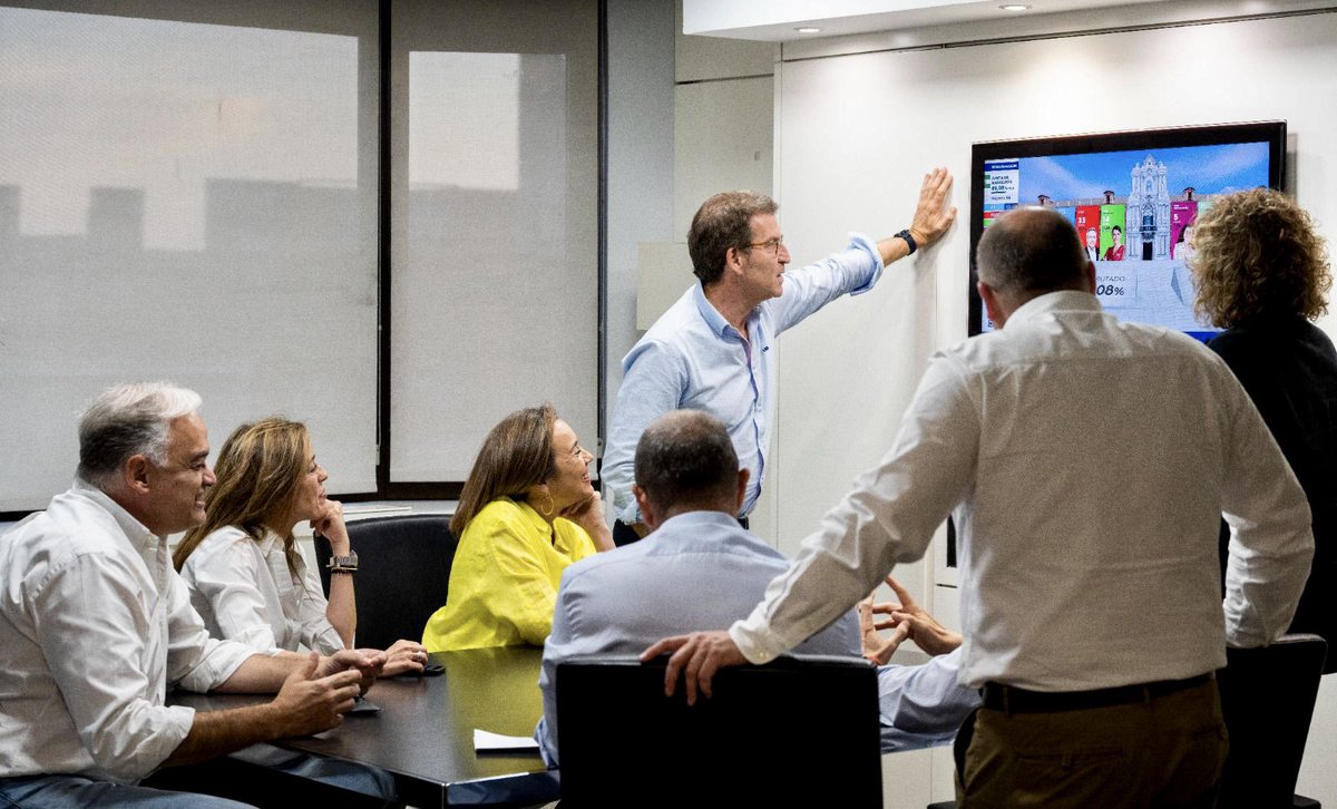 Felicidades a <a href="/JuanMa_Moreno/">Juanma Moreno</a> y a todo el PP por un triunfo histórico. Gracias a los andaluces y felicidades por haber elegido al mejor presidente. Y a todos los españoles, porque hoy gana la política seria, estable, responsable y moderada que este país necesita. #AndalucíaAvanza