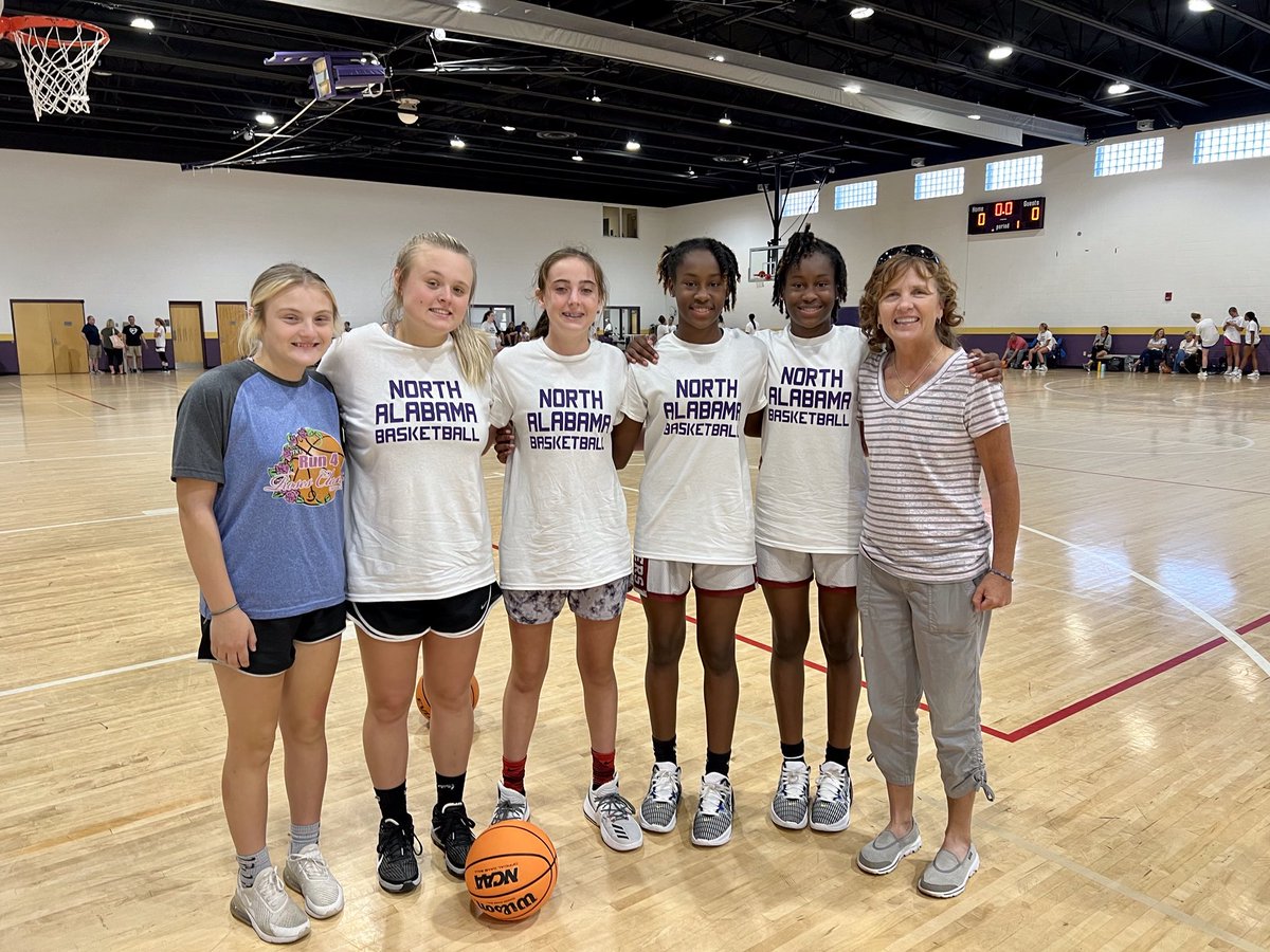 JanaKillen's tweet photo. I am very proud of these 5 girls working hard to improve their game at the UNA Elite Camp! Always striving for greatness!!! https://t.co/5C9CO6z60z