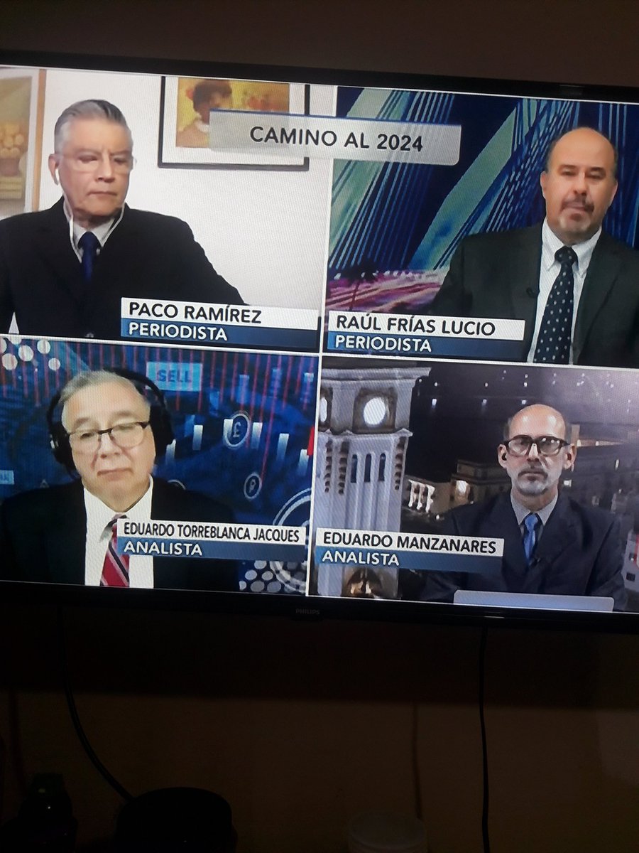 Que pena  ver a estos payasos,lambiscones y antimexico.