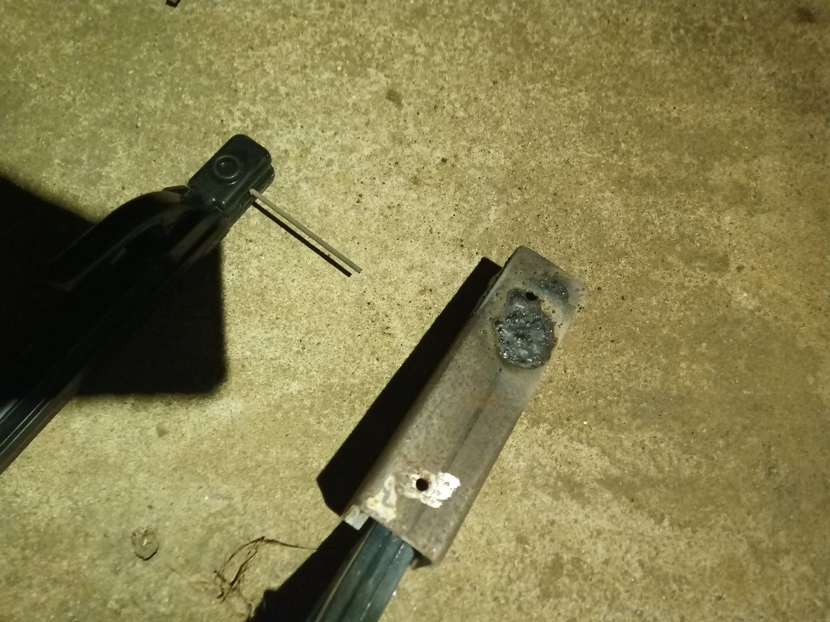 mezeiprogramozo's tweet image. Amikor tervezted a héten, hogy kipróbálod az új kínai hegesztődet hétvégén, de rájössz hogy már este 10: 30 óra elmúlt mire elaludtak a gyerekek....#este #heggeszt #nemnormális