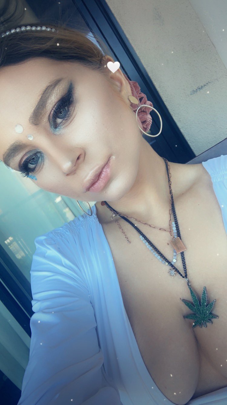 Lick me https://t.co/aacvA9RQ36