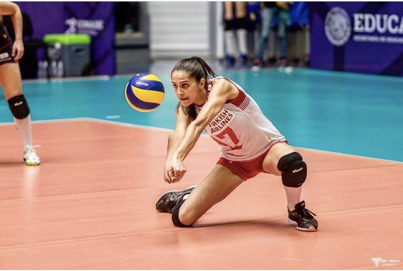 voleybolplus's tweet photo. Derya Cebecioğlu 📊
🏐 %83 servis karşılama verimliliği (12 servis) - 11/23 hücum - 1 blok 1️⃣2️⃣ sayı. #VNL https://t.co/FGKk4hce4C