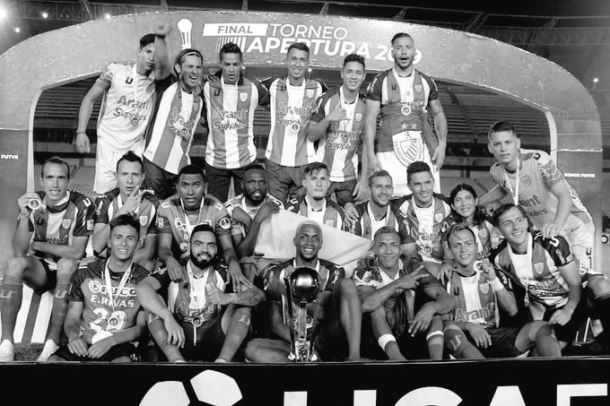 klon_perez's tweet photo. 3 años después de ganar el Torneo Apertura 2019, aún hay jugadores de esa plantilla Estudiantes de Mérida que siguen peleando por cobrar los premios por estar en la Copa Libertadores 2020. 

Por cosas como estas es que el FUTVE, a pesar de tanto talento joven, no crece. https://t.co/fk5yrf2PVV