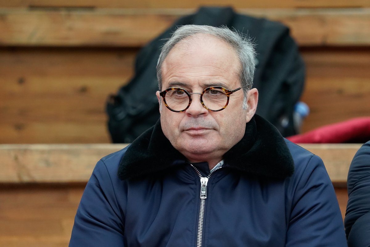 ActuFoot_'s tweet photo. 🚨 Luis Campos n'écarte pas l'idée de mettre en place un loft pour les indésirables qui ne souhaitent pas quitter le PSG. 
(@AbdellahBoulma) 

Pour rappel, dans un loft, les concernés sont mis à l'écart. Ils n'ont plus de contacts avec le reste du groupe et s'entraînent à part. https://t.co/eeHlpzZiTo