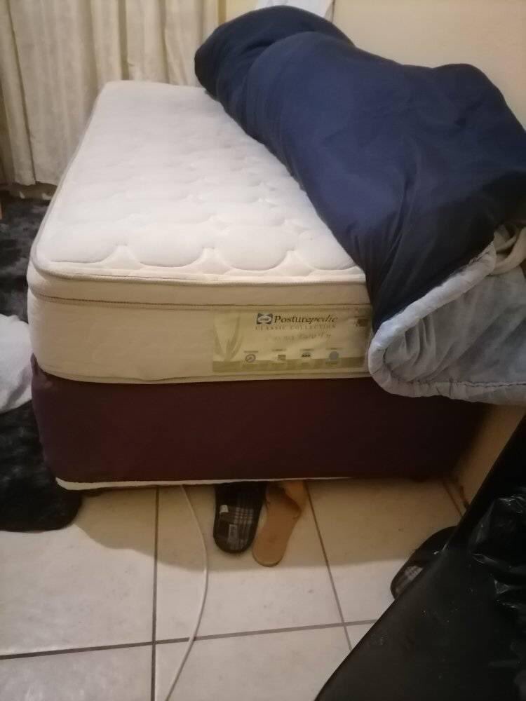 Mr_anorld's tweet photo. How we are sleeping now at "jhb cbd" it’s cold hey https://t.co/68NdlA0lA7