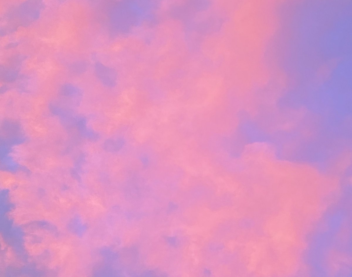 ladyjazmana's tweet photo. Literally cannot get over the sky this evening #hashtagnofilter https://t.co/uHhuGdCXP6
