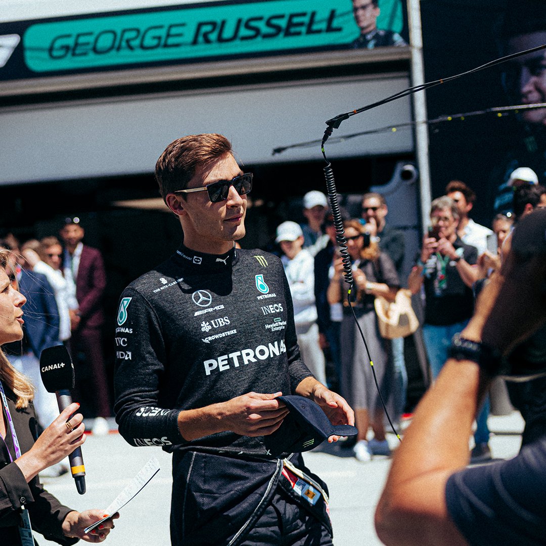 amgmotorsport's tweet image. Get in there, Lewis! Great to see you back on the podium! 😎💪
And right behind, George in P4. What a drive, Team! 💯👏
#CanadianGP #WeLivePerformance #MercedesAMGF1