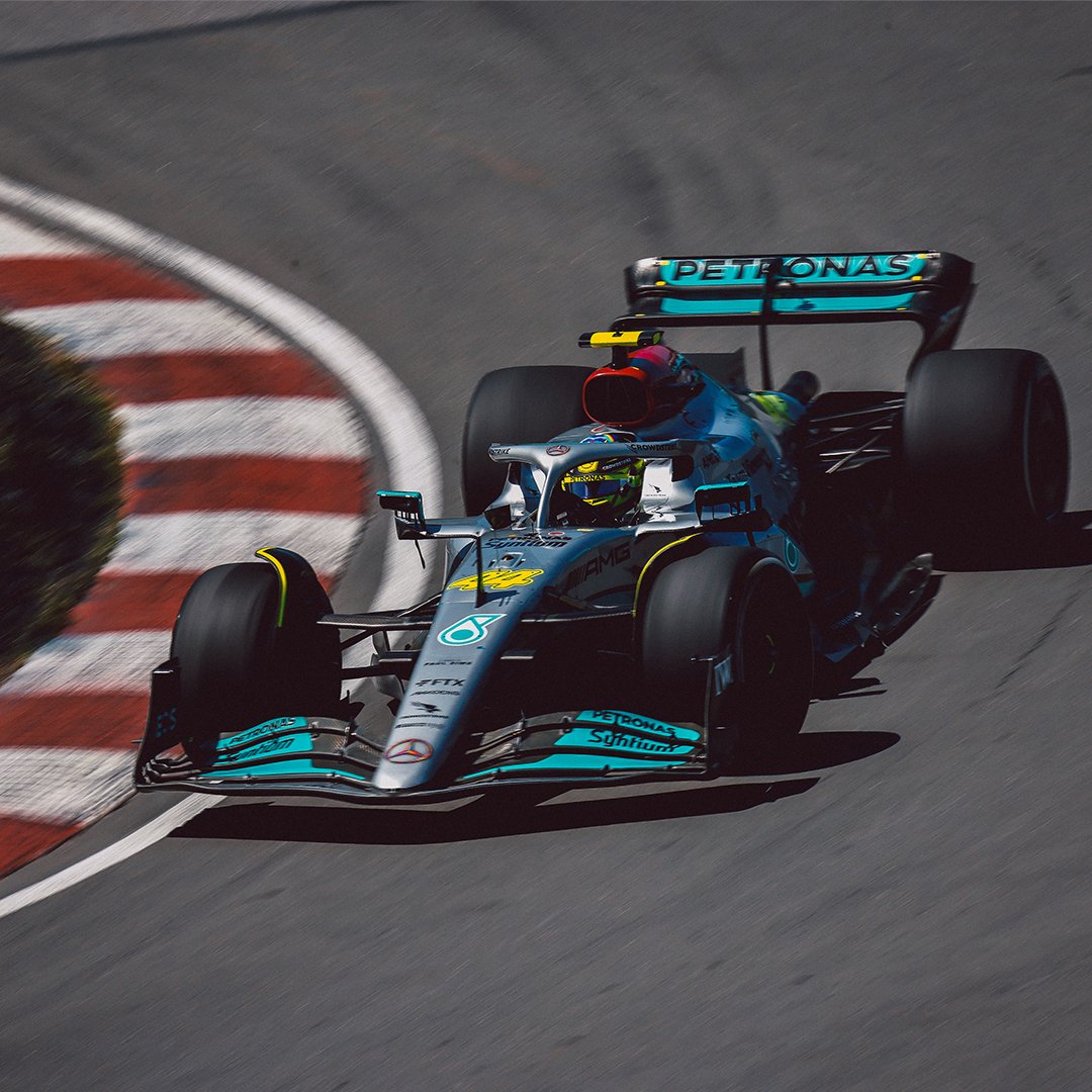amgmotorsport's tweet image. Get in there, Lewis! Great to see you back on the podium! 😎💪
And right behind, George in P4. What a drive, Team! 💯👏
#CanadianGP #WeLivePerformance #MercedesAMGF1