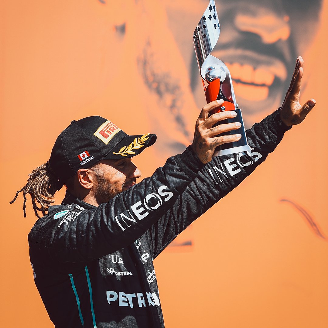 amgmotorsport's tweet image. Get in there, Lewis! Great to see you back on the podium! 😎💪
And right behind, George in P4. What a drive, Team! 💯👏
#CanadianGP #WeLivePerformance #MercedesAMGF1