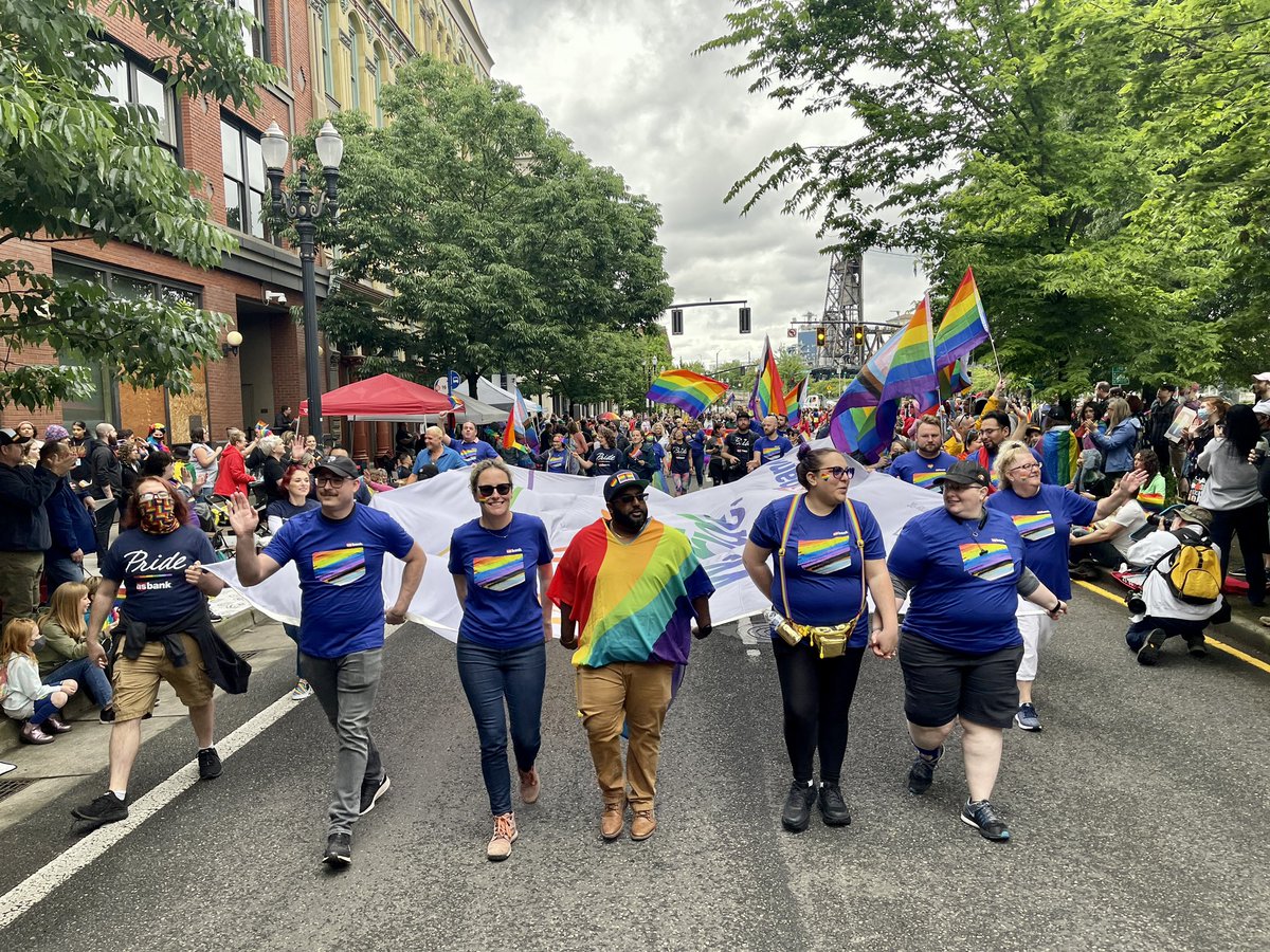 BillChin's tweet photo. U.S. Bank LGBTQ+ employees, families, and friends marching in Portland’s Pride Parade! @usbank #togetherwepride https://t.co/YYDYq6Tqe2