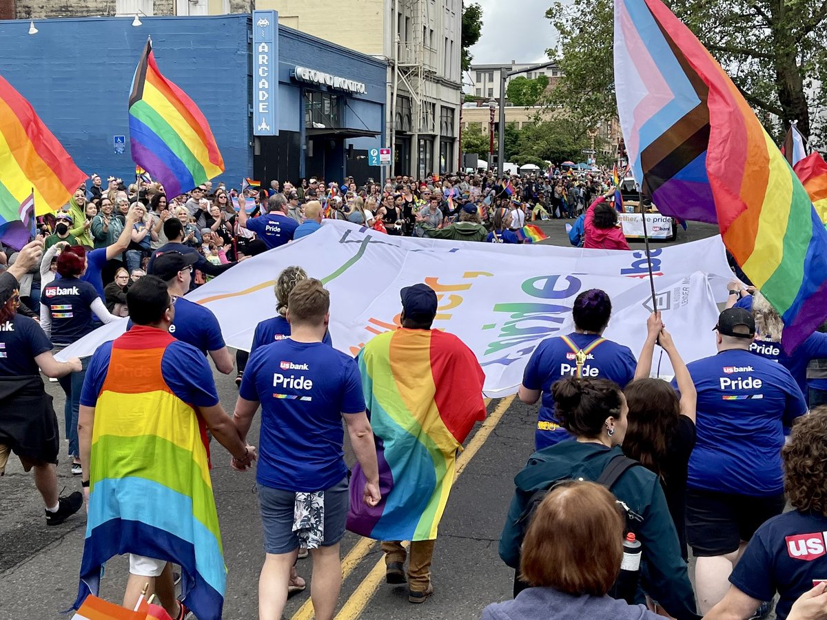 BillChin's tweet photo. U.S. Bank LGBTQ+ employees, families, and friends marching in Portland’s Pride Parade! @usbank #togetherwepride https://t.co/YYDYq6Tqe2