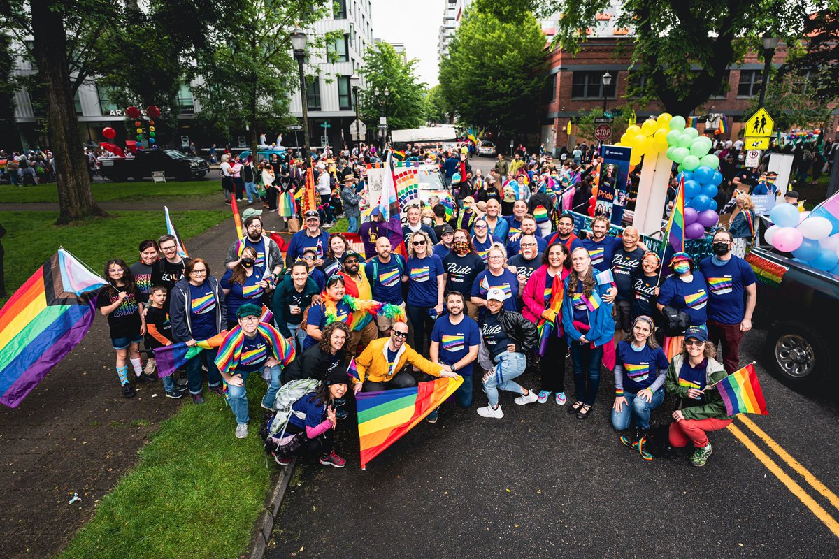 BillChin's tweet photo. U.S. Bank LGBTQ+ employees, families, and friends marching in Portland’s Pride Parade! @usbank #togetherwepride https://t.co/YYDYq6Tqe2