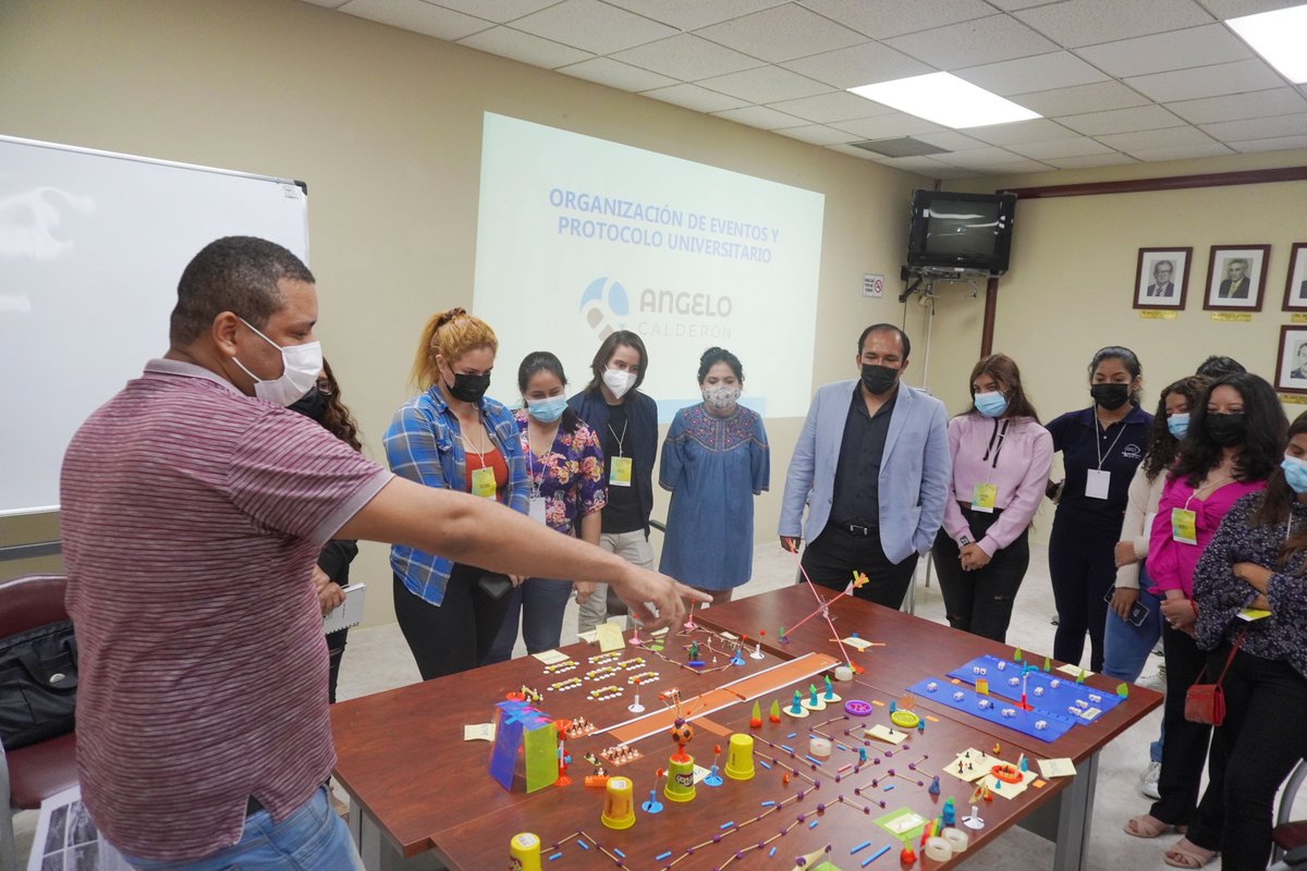 fictespol's tweet photo. Se llevó a cabo la capacitación “Organización de eventos y protocolo universitario” a cargo de @calderon_angelo experto en organización de eventos, protocolo y RR. PP. https://t.co/h6q0wsvdy8