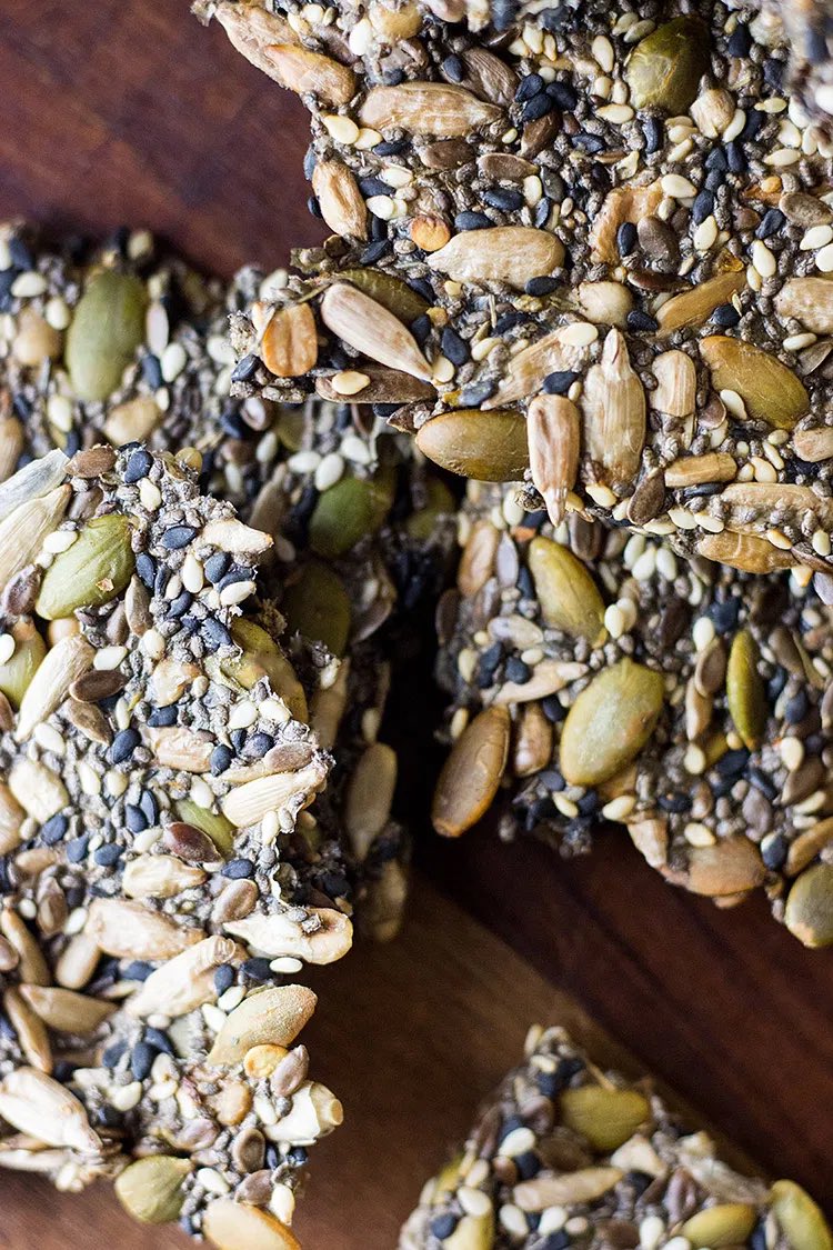 schmoozequeen's tweet photo. #SnackingSunday Vegan Seed Crackers
#VeganCrackers #PlantbasedCrackers #GlutenFree
https://t.co/FrpbtMx4u3 https://t.co/CsjYpWHpsA