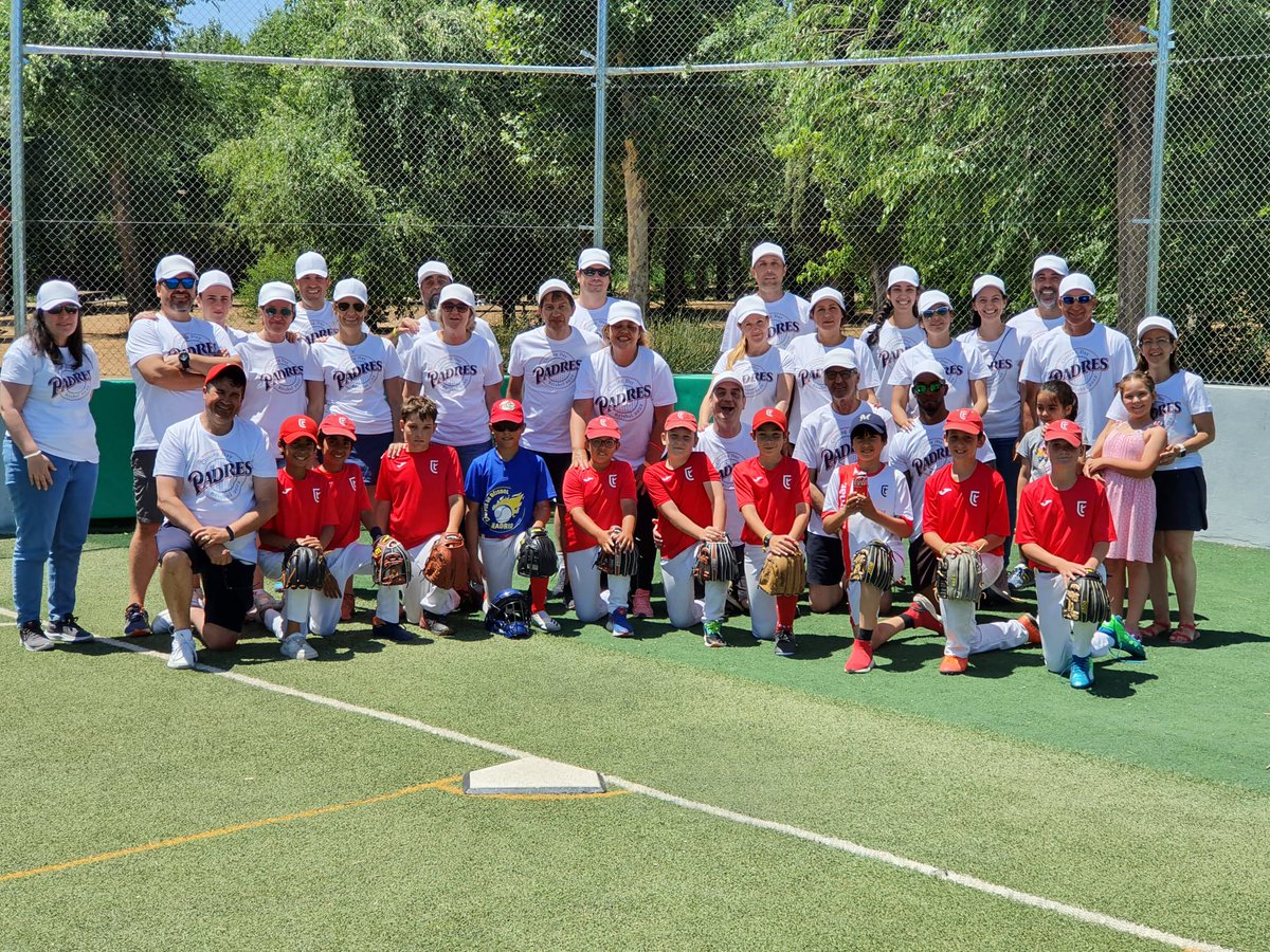 yolygp71's tweet photo. Un día espectacular!!! 🤩🤩🤩 un gran grupo de padres/madres, niños, entrenadores! gracias! @CD_Tajamar @ColegioTajamar #beisbol #Madrid https://t.co/pdXEwM02Be