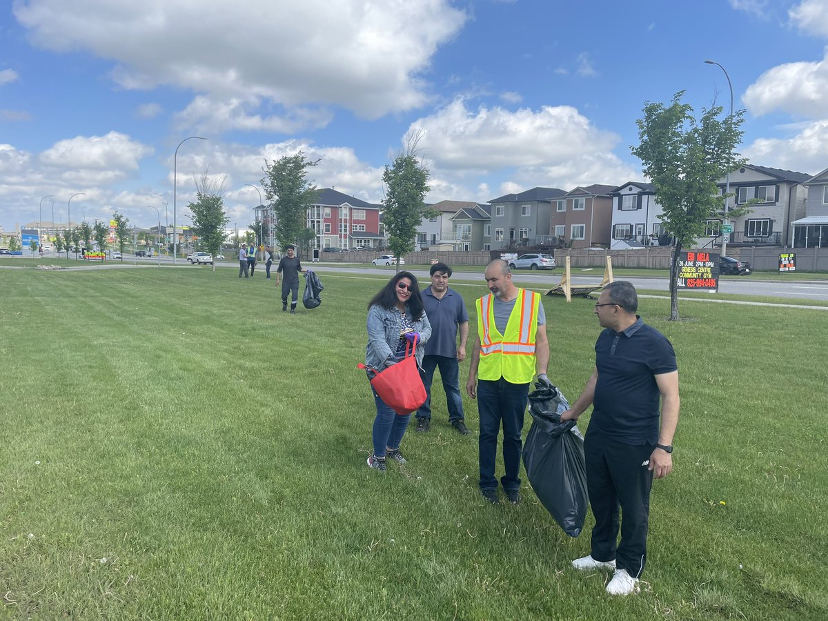 UmairAhad55's tweet photo. Khudai Khidmatgar Org Canada 🇨🇦 Community clean up 🧹 with Canadian Member Parliament George Chahal in Calgary Alberta 🇨🇦 
@KKO1921 @KKOCanada @DrShamsUlHaq  #community #volunteering #KKO https://t.co/hxpkaYlE7g